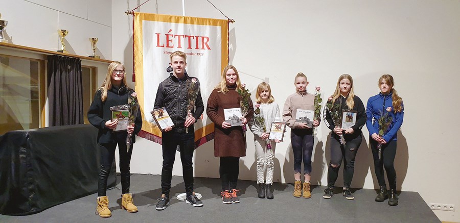 Glæsilegur hópur afreksknapa Léttis í barna og unglingaflokkum sem heiðraðir voru í hófinu.