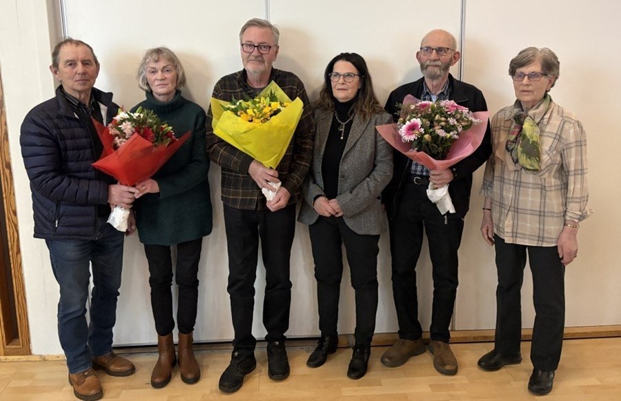 Heiðursviðurkenningarhafarnir á aðalfundi félagsins, frá vinstri. Ólafur Einarsson og Kristín Stefánsdóttir frá Hurðarbaki, Aðalsteinn Guðmundsson og Ástrún Sólveig Davíðson frá Húsatóftum og Hafliði S. Sveinsson og Ragnhildur Helgadóttir frá Ósabakka. 