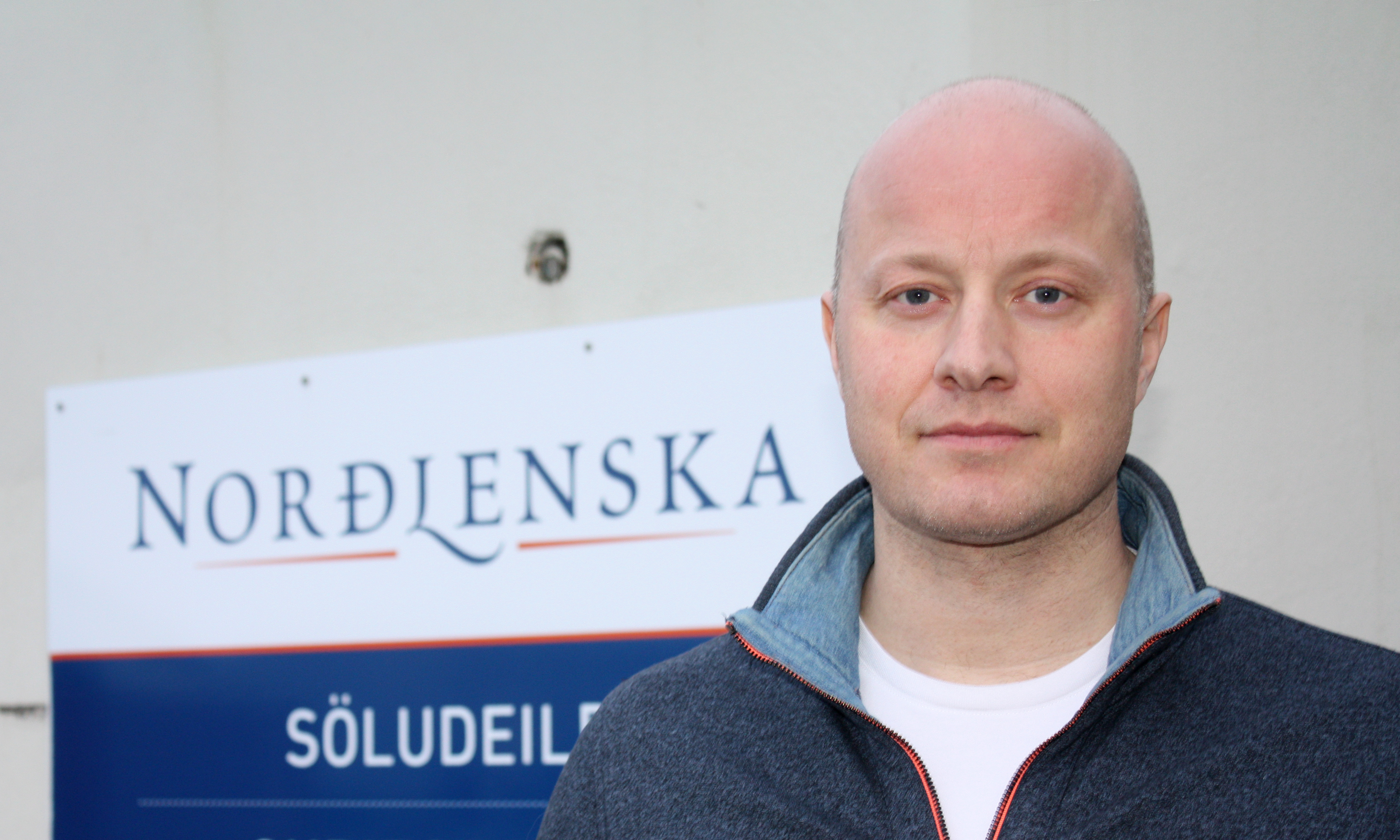 Allt &#225; hli&#240;inni b&#230;&#240;i &#225; marka&#240;i og innandyra