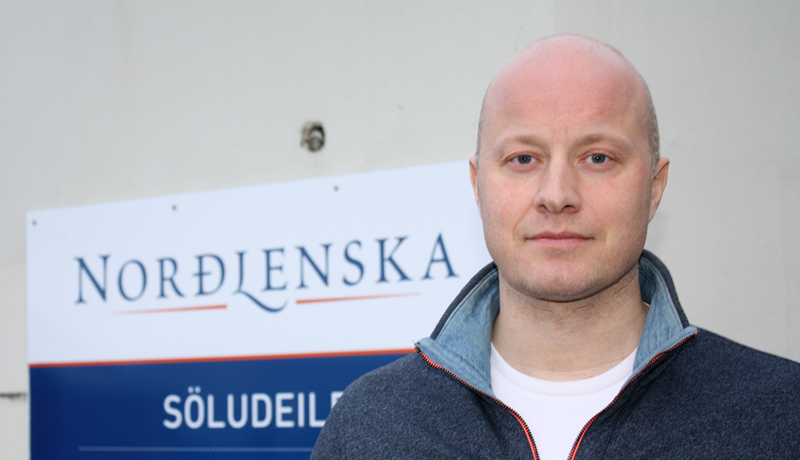 Allt á hliðinni bæði á markaði og innandyra