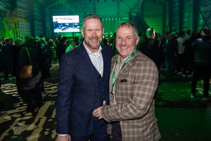 Jón Þórir Frantzson, forstjóri Íslenska gámafélagsins (t.v.) og Ólafur Thordersen aðstoðarforstjóri við opnun nýju starfsstöðvar fyrirtækisins á Akureyri 30. mars sl. 