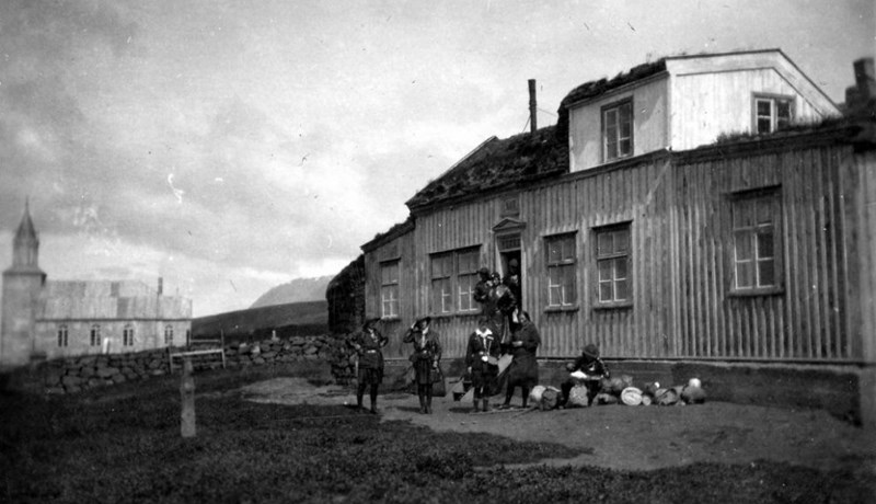 Horfinn er séra Oddur