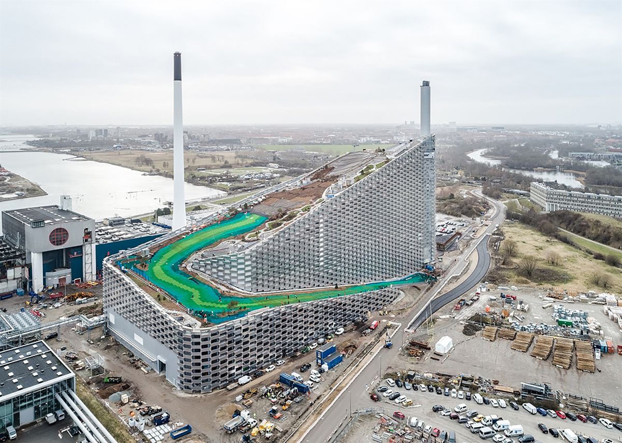 Búið úr stundaglasinu og Íslendingar eru komnir upp að vegg í sorpeyðingarmálum 