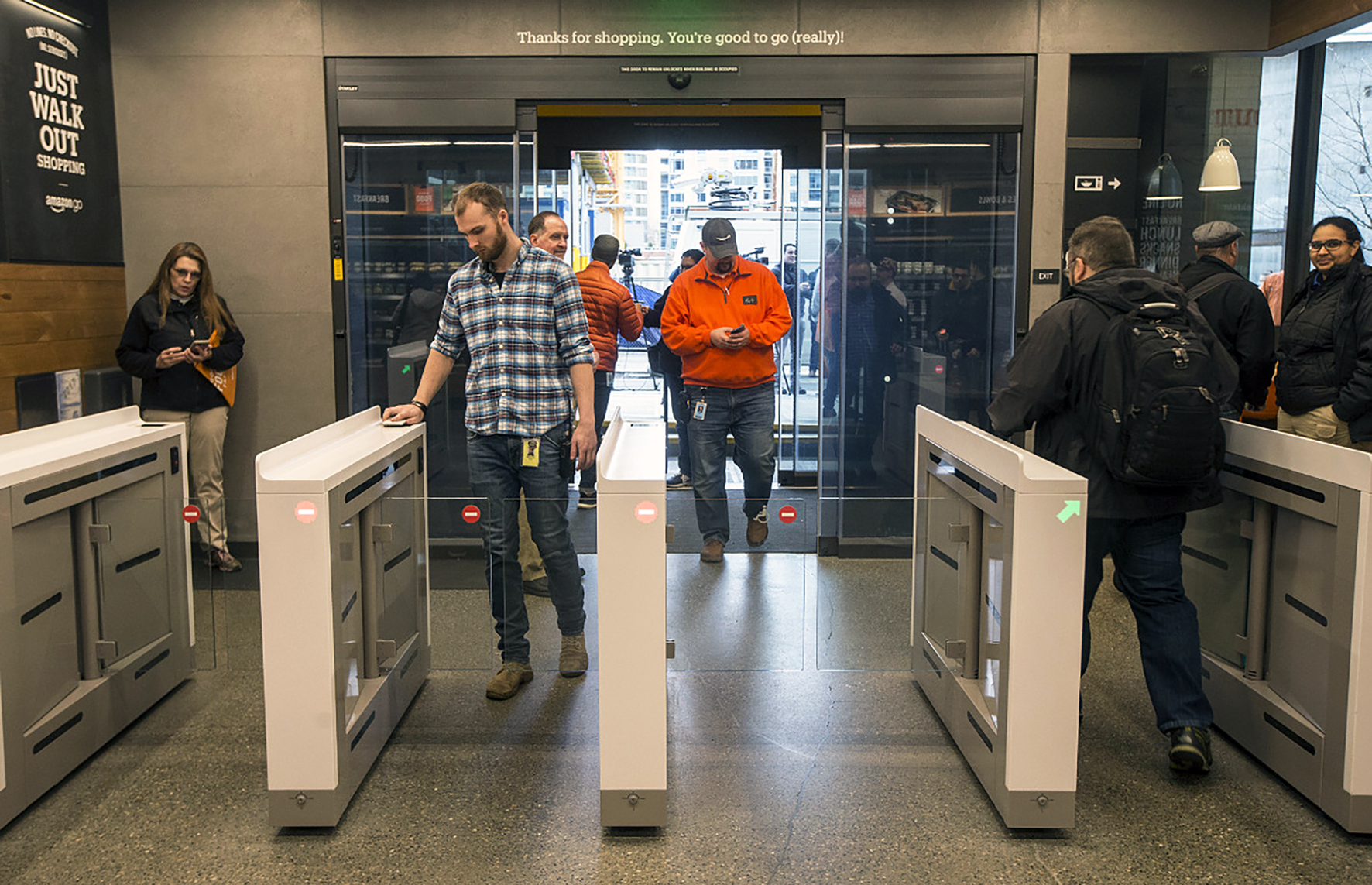 Fyrst borga til að banna peningalausar verslanir