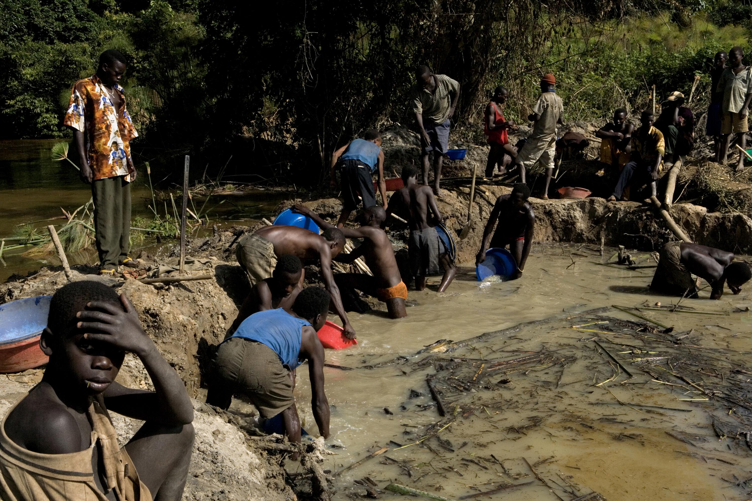 Barnaþrælkun við námugröft
