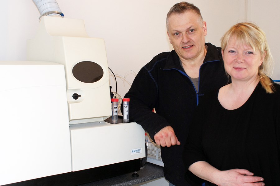 Arngrímur Thorlacius og Elísabet Axelsdóttir við massagreini.