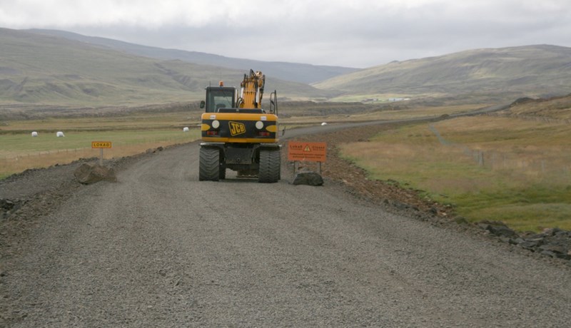 Vegir verði lagfærðir, upphækkaðir og lagðir slitlagi