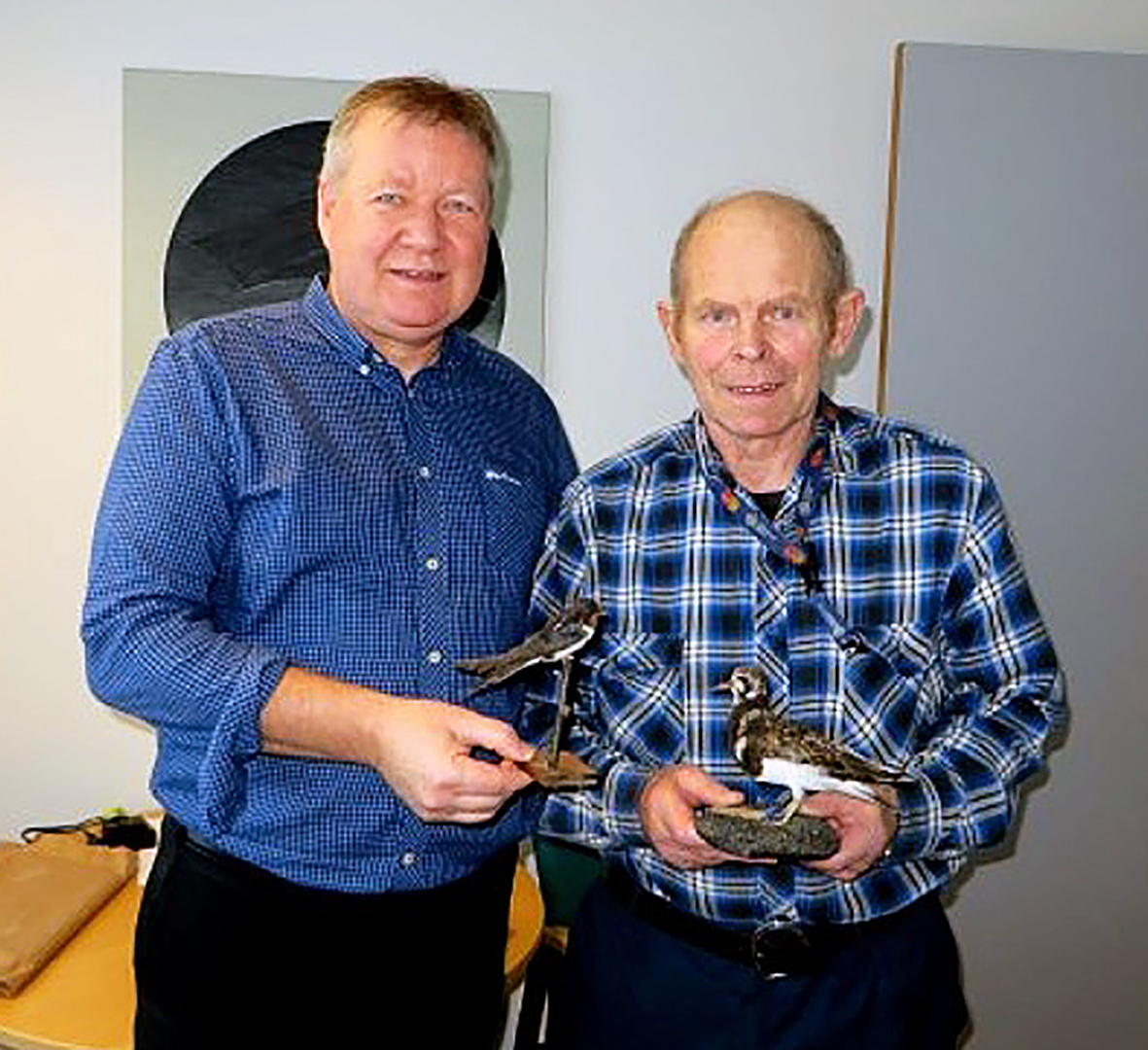 Árskóla gefnir tveir uppstoppaðir fuglar