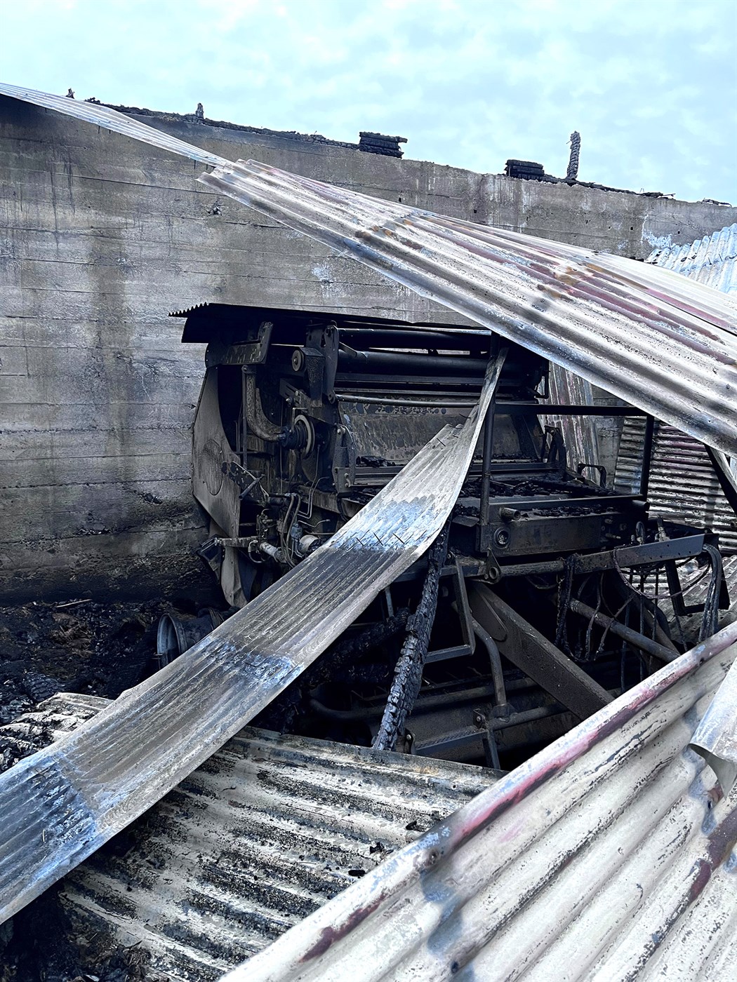 35 kindur drápust í bruna