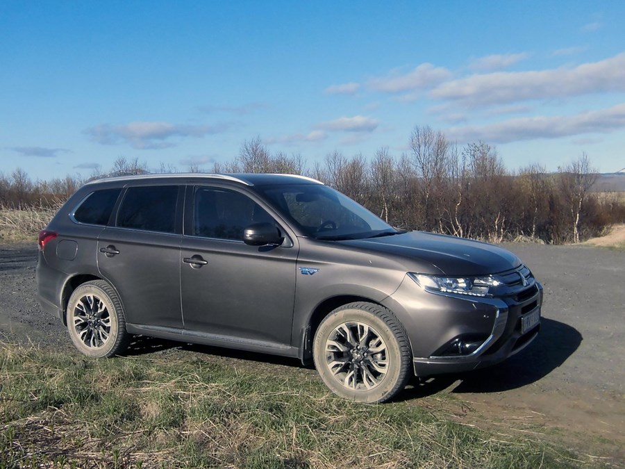 MMC Outlander PHEV rafmagns/bensínbíll var bíll ársins 2016 . Hann bar af öðrum bílum og var hreinn unaður að keyra.