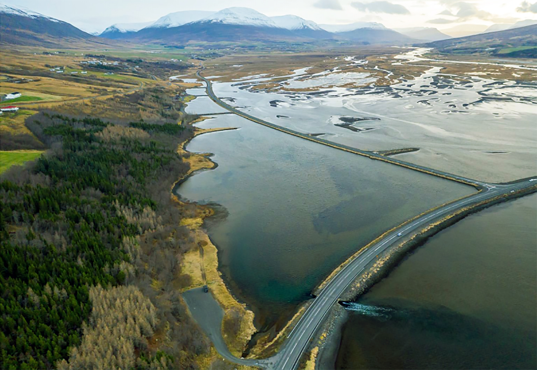 Umfangmiklar framkvæmdir eru fyrirhugaðar í landi Ytri-Varðgjár