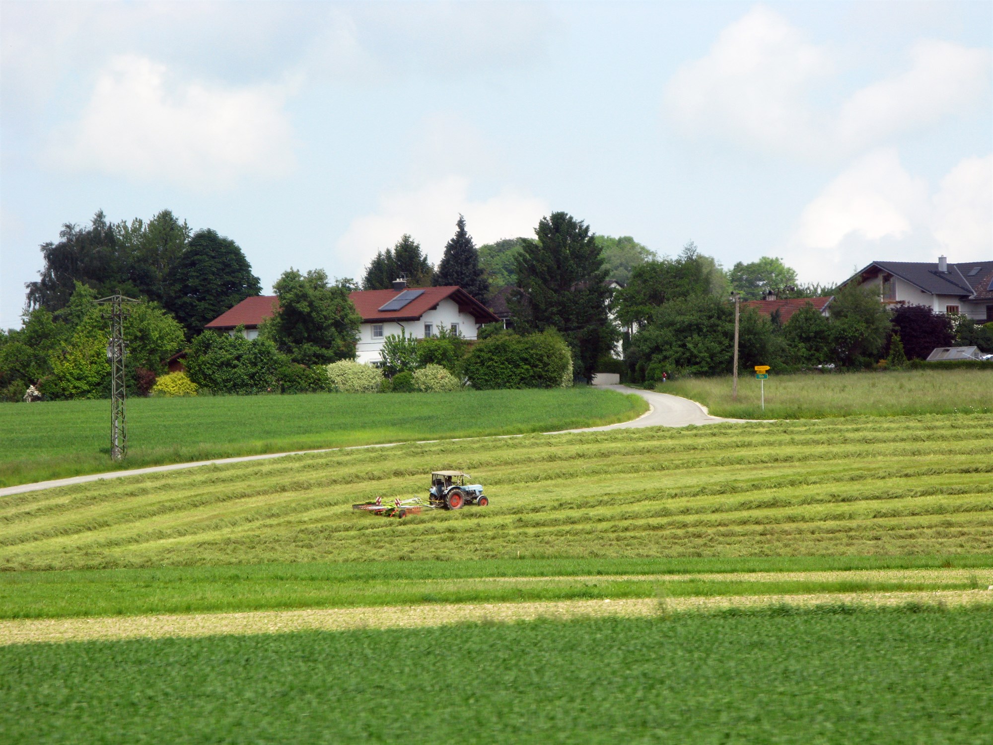 Hátt fasteignaverð og dýr húsaleiga er að hrekja fólk úr borgunum víða um lönd