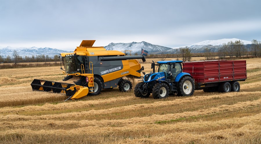 Frá kornuppskeru í Gunnarsholti á Rangárvöllum.
