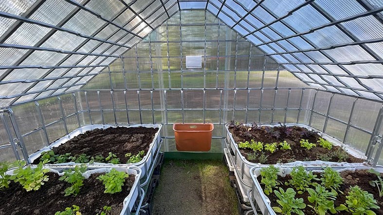 Bambahús endurnýtir plasttanka.