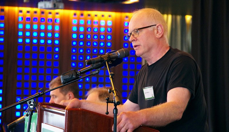 Loðdýrabændur reyna að halda sjó