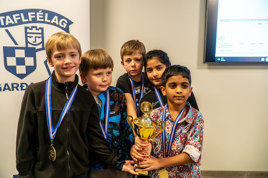 Sigursveit KR í C-flokki, frá vinstri: Róbert Heiðar Skúlason, Jón Fenrir Ragnarsson, Theodór Nóel Schram, Praanvi Kandukuri, Venkata Abhinay Chowdary Dasari.