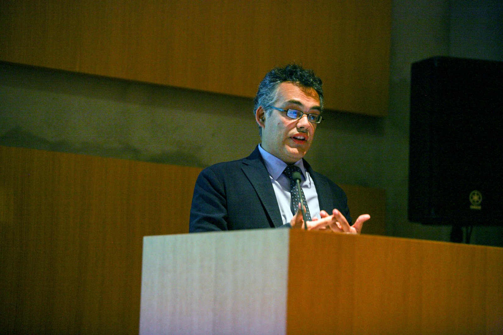 Amerískur verslunarrisi nemur land