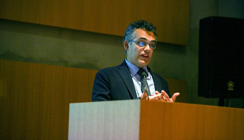 Amerískur verslunarrisi nemur land