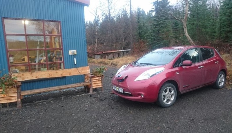Tenglar fyrir rafbíla settir upp