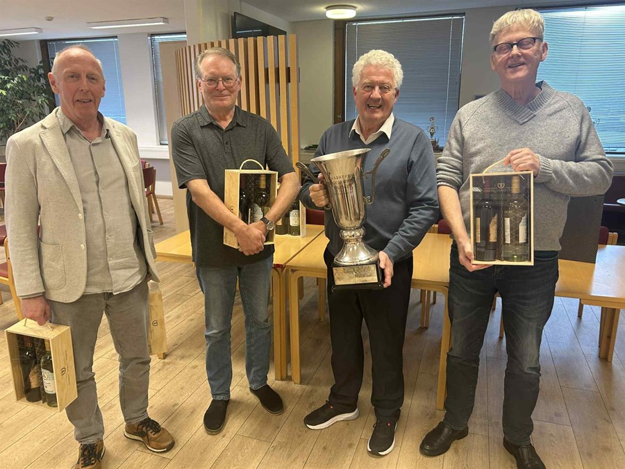 Bikarmeistarar 2025. Frá vinstri: Júlíus Sigurjónsson, Guðmundur Sv. Hermannsson, Björn Eysteinsson og Guðmundur Páll Arnarson. Þorlák Jónsson vantar á myndina. 