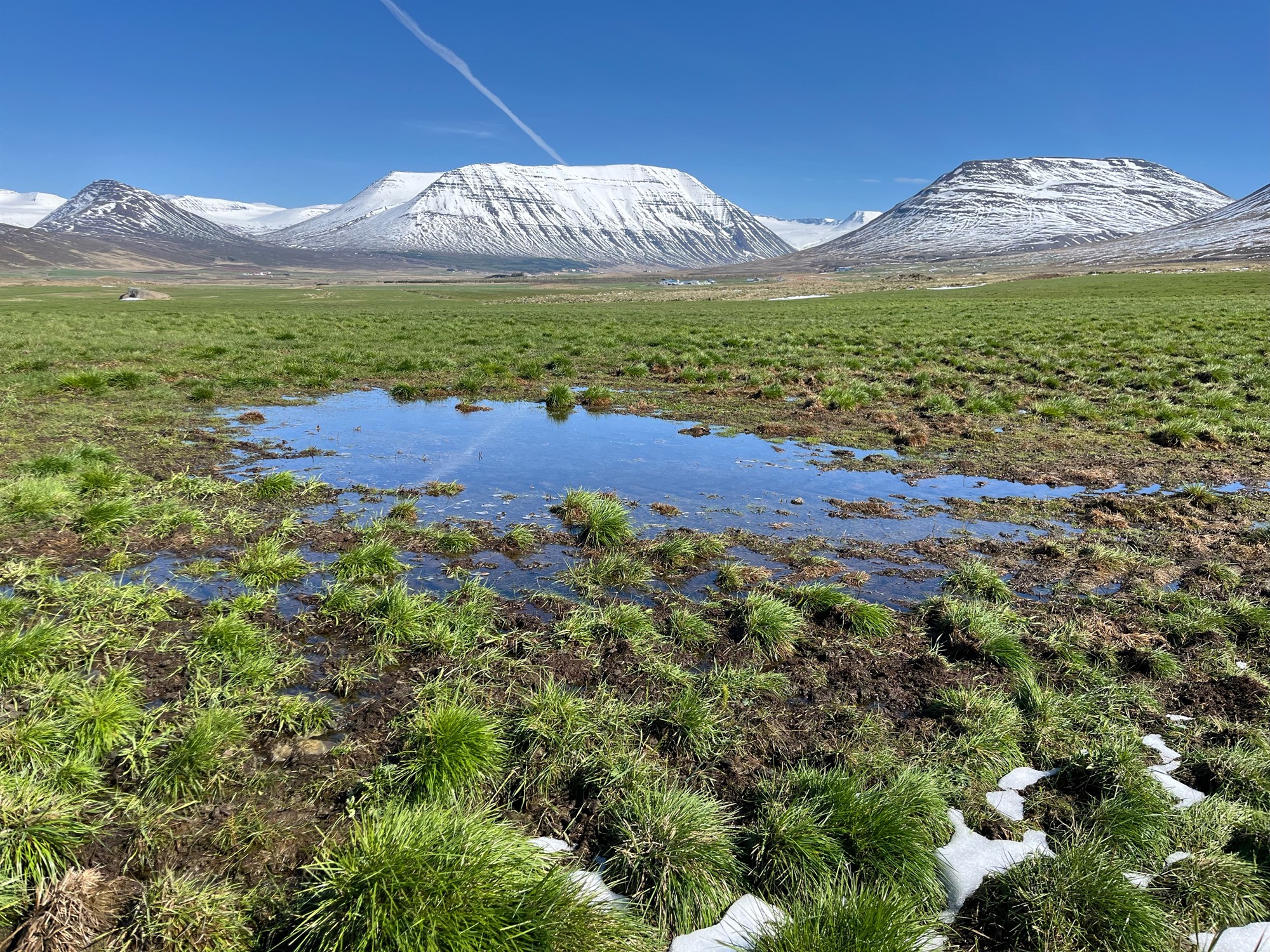 Hretið seinkar vorverkum