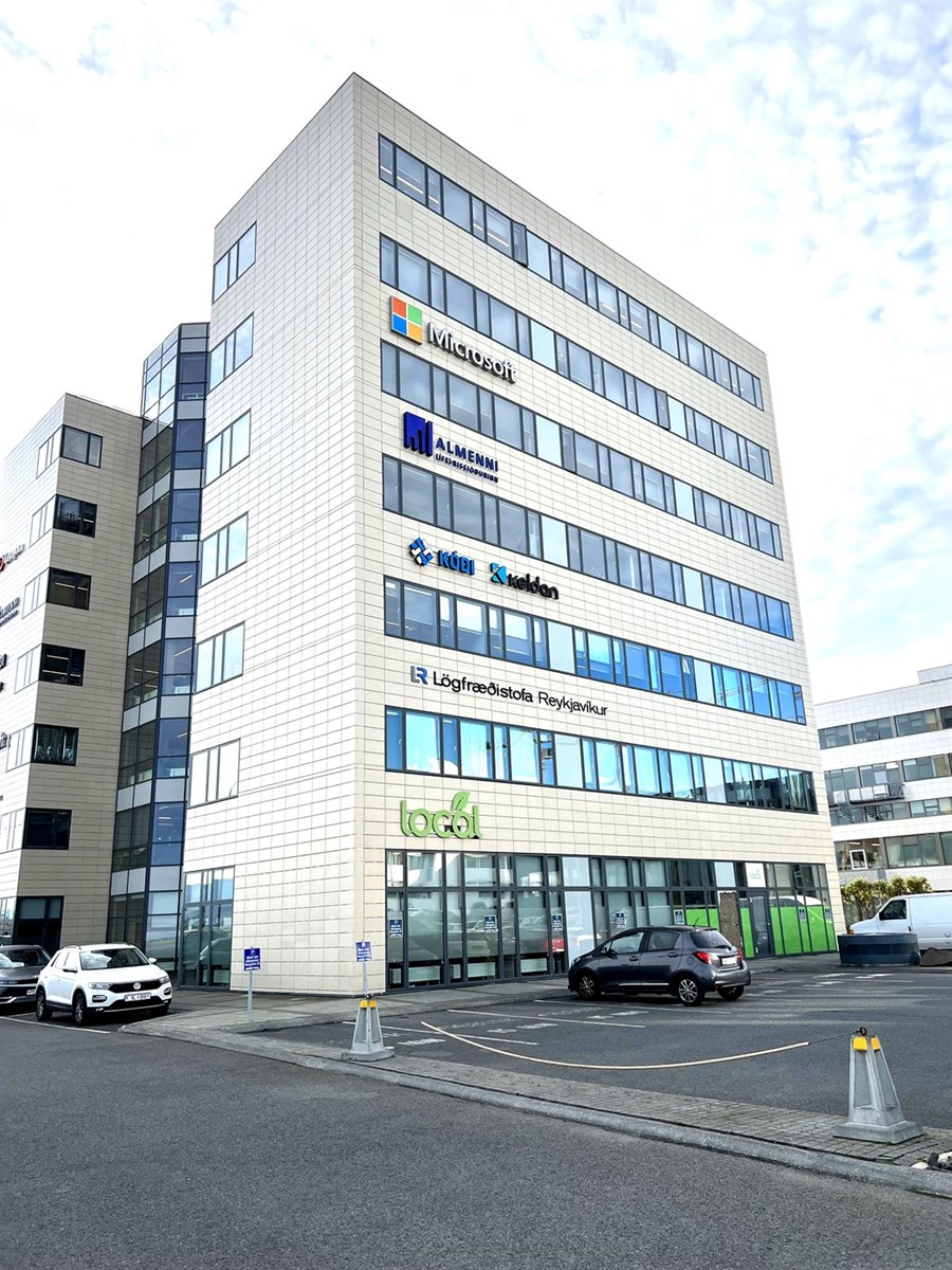 Nýja Bændahöllin í Borgartúni.