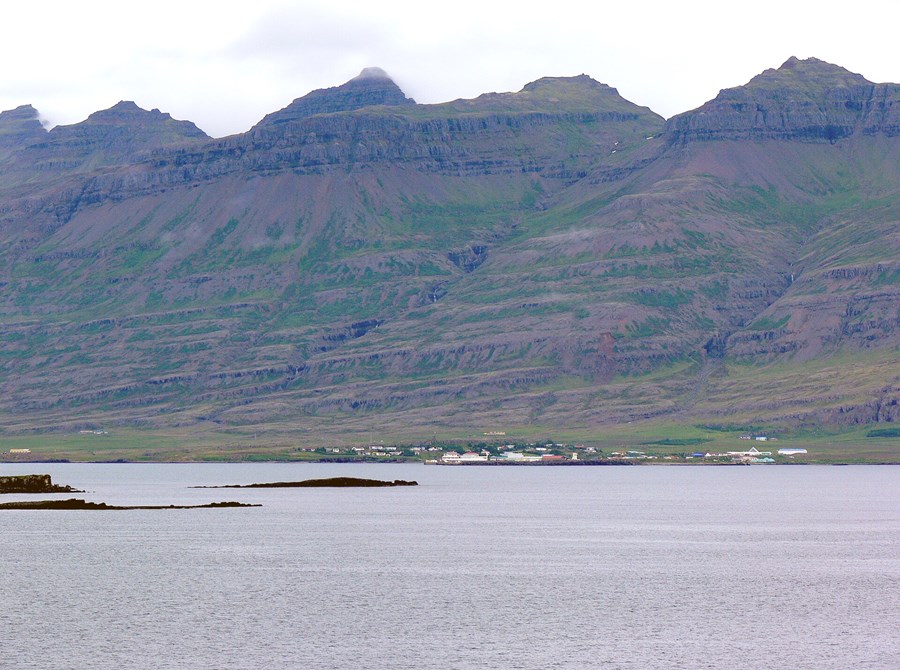 Breiðdalsvík við mynni Breiðdals. 