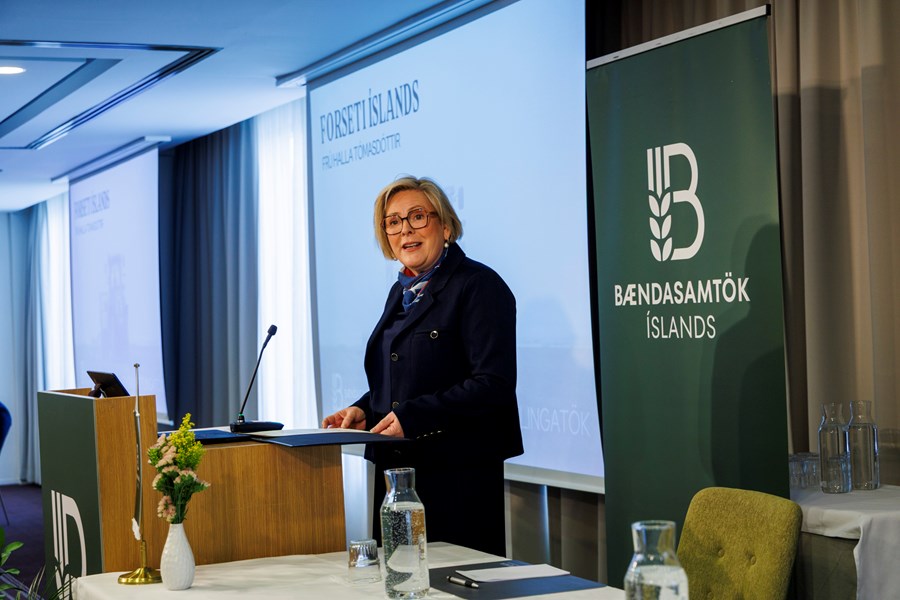 "Matvælin sem hér verða til leggja grunn að öryggi þjóðarinnar. Á óvissutímum í heiminum verður sífellt mikilvægara að efla innlenda framleiðslu, nýsköpun og fjölbreytni, svo við séum betur í stakk búin til að takast á við margháttaðar áskoranir framtíðarinnar,“ sagði Frú Halla Tómasdóttir, forseti Íslands, við setningu Búnaðarþings.