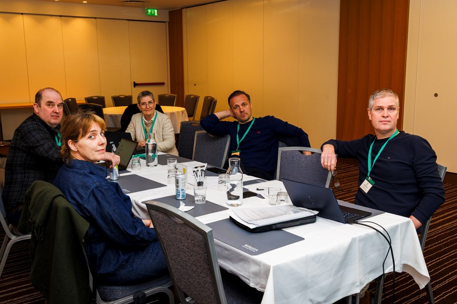 "Það er klárlega pláss fyrir aukna innlenda framleiðslu en regluverkið hefur gert okkur mjög erfitt að komast í gegnum leyfismál og byggja ný bú frá grunni,“ segir Ingvi Stefánsson, formaður svínabænda, sem er lengst til hægri á myndinni.