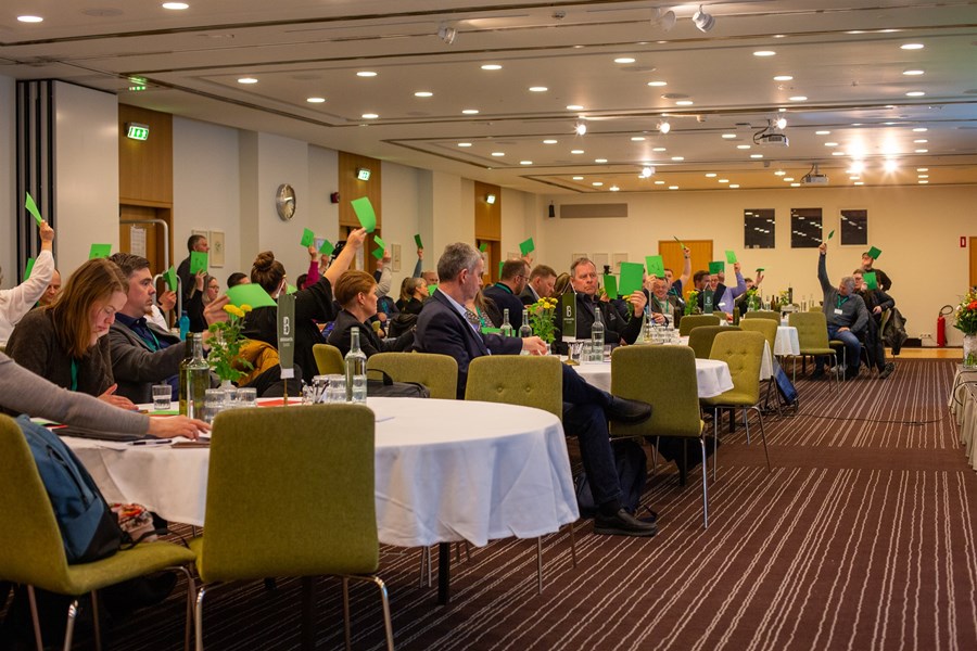 Handaupprétting á Búnaðarþingi 2024.