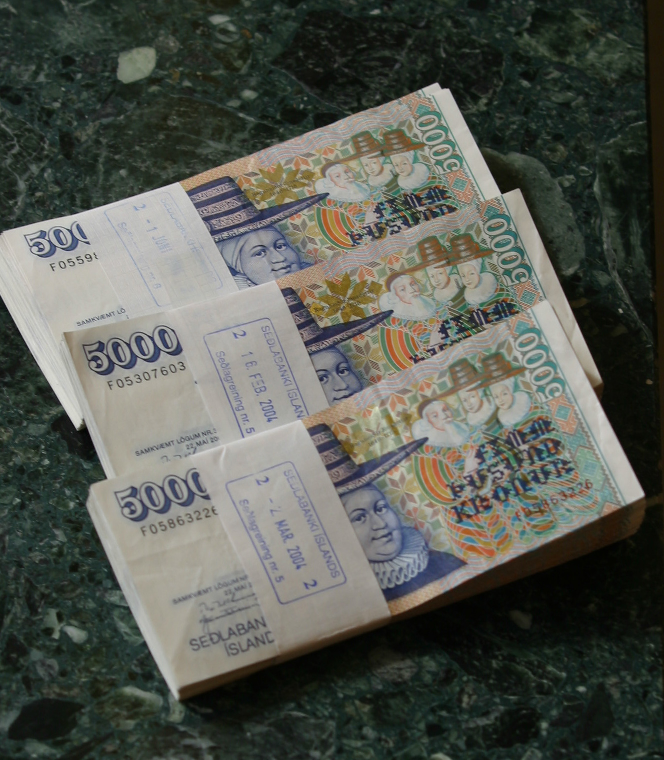 Dómur fellur í verðtryggingarmálinu í dag