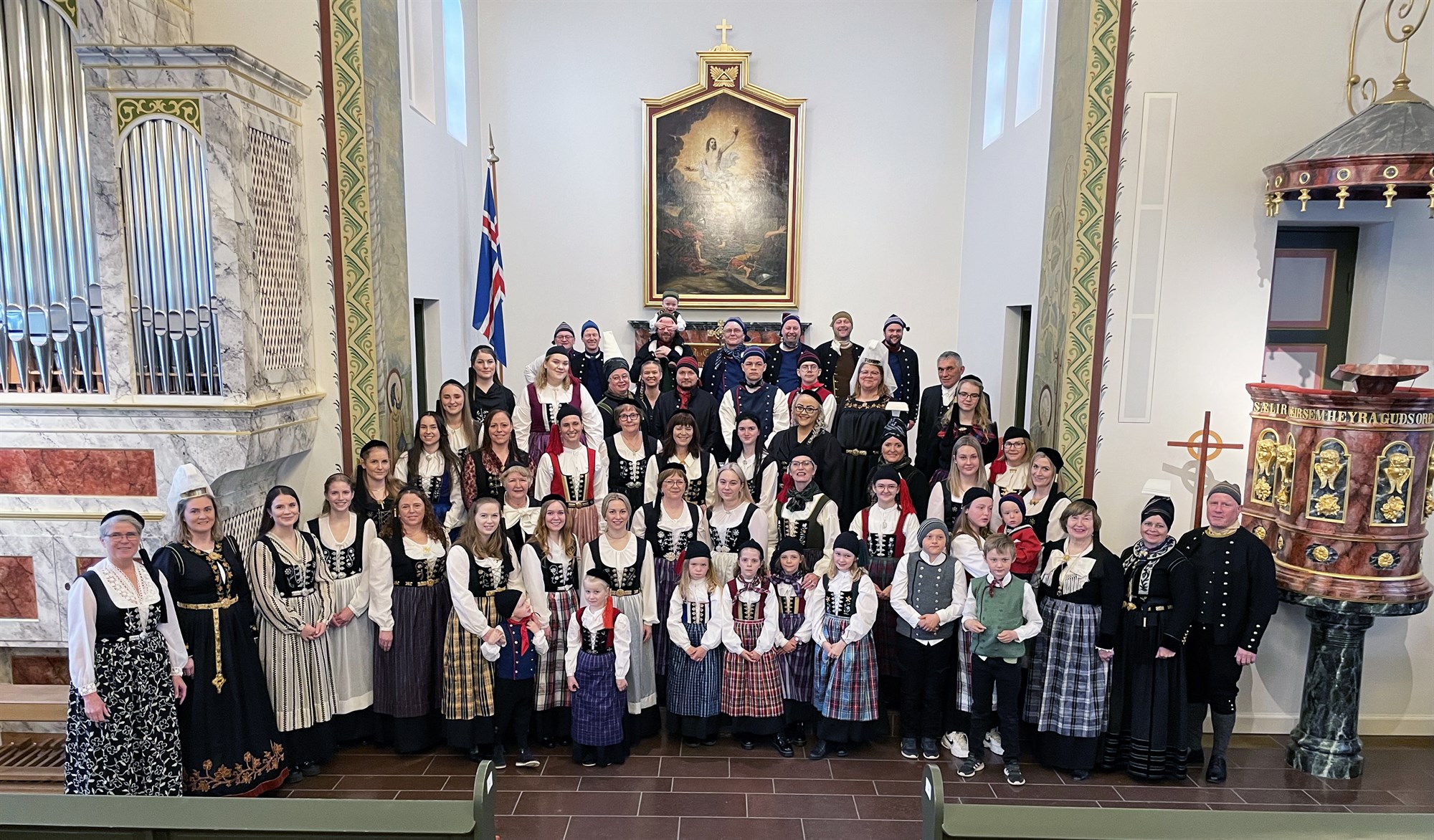 Fólk streymir á námskeið til að sauma sér langþráðan þjóðbúning