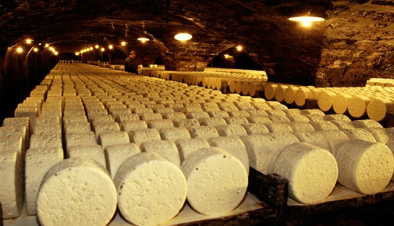 Þúsundir tonna af frönskum ostum eyðileggjast vegna COVID-19