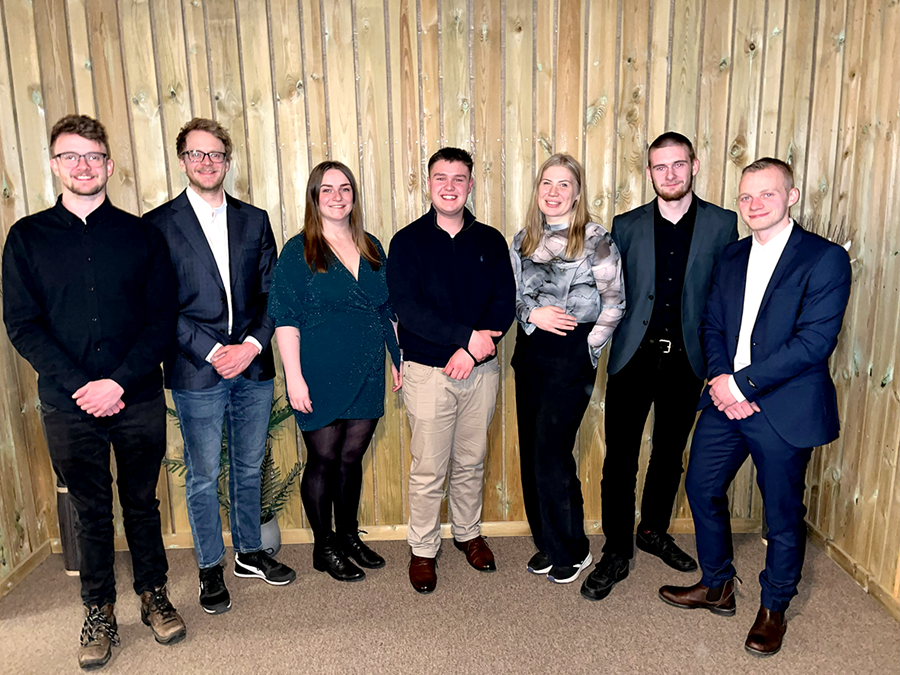 Nýkjörin stjórn og varastjórn Samtaka ungra bænda f.v.: Logi Jökulsson, Ísak Jökulsson, Þuríður Lilja Valtýsdóttir, Mikael Jens Halldórsson, Helga Rún Steinarsdóttir, Sigurður S. Ásberg Sigurjónsson og Steinþór Logi Arnarsson.