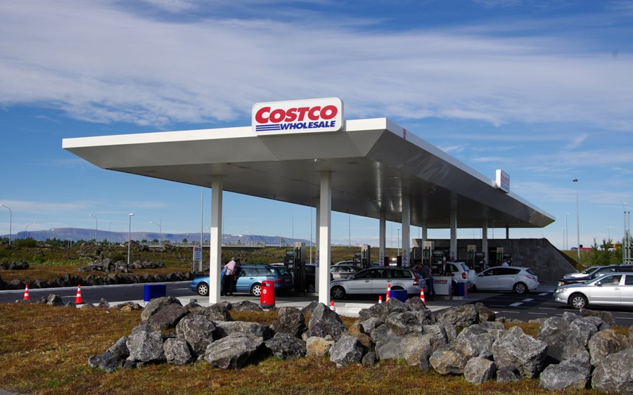 Frá opnun Costco í maí hefur verið látlaus aðsókn að dælustöð fyrirtækisins sem náð hefur umtalsverðri markaðshlutdeild þrátt fyrir að vera  með skemmri afgreiðslutíma en flestar aðrar stöðvar samkeppnisaðilanna.