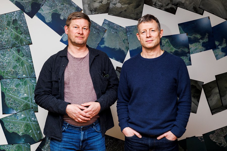 Daði Björnsson og Skúli Magnús Þorvaldsson, starfsmenn Loftmynda. Eftir að loftmyndirnar eru teknar á sumrin fer talsverð vinna í að gera þær klárar fyrir opinbera birtingu. 