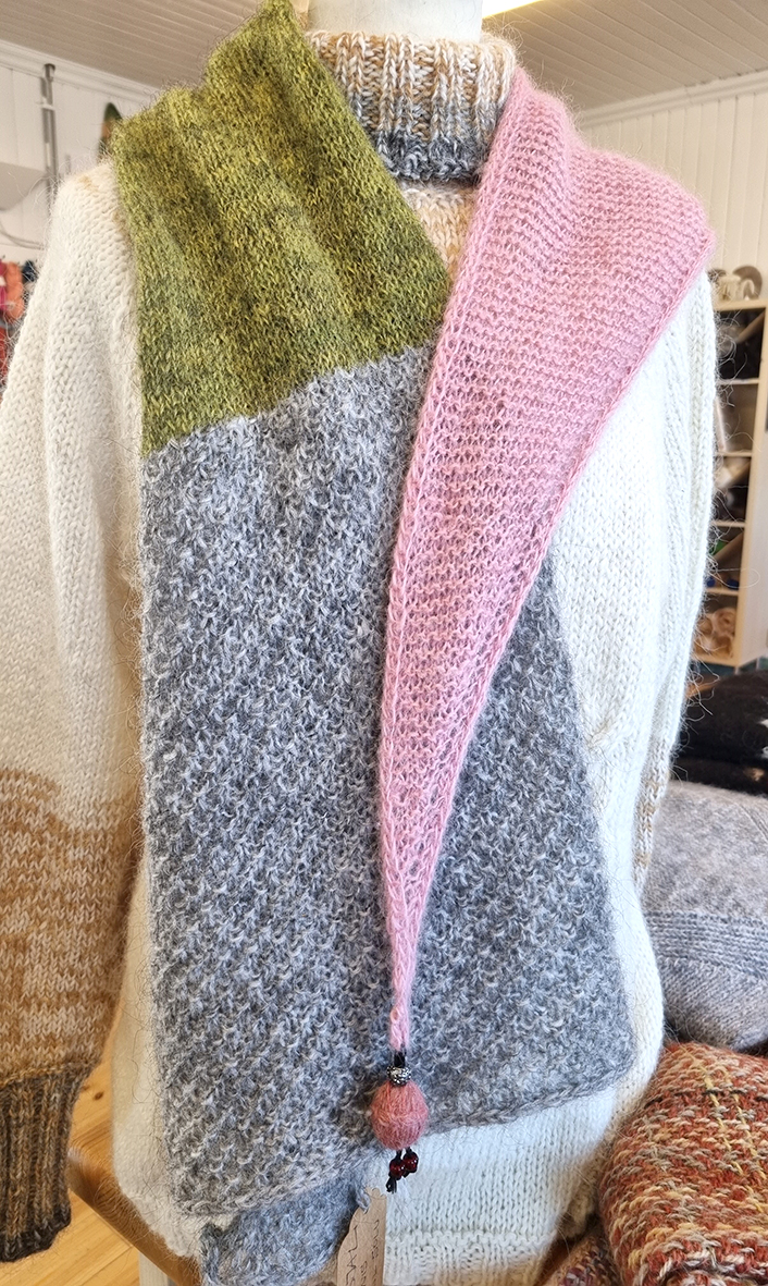 Dóru-sjal, með handgerðum skúf