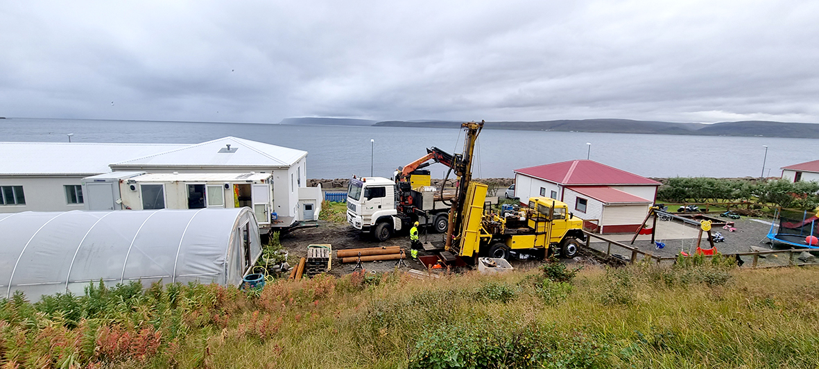 Heitt vatn finnst á Ströndum