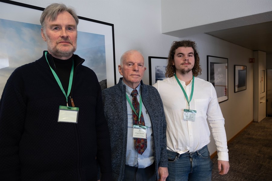 Ný stjórn deildar loðdýrabænda; Bjarni Stefánsson í Túni og feðgarnir Ásgeir Pétursson og Pétur Ásgeirsson á Dalsá. 