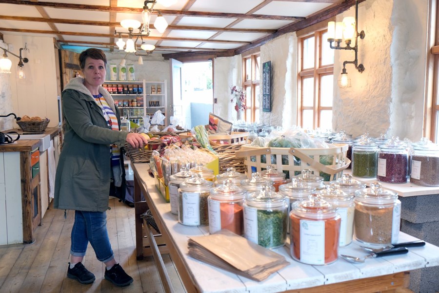 Karen Jónsdóttir í nýju verslun sinni við Óðinstorg.