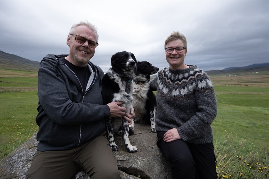 Sölvanesbændurnir Rúnar Máni Gunnarsson og Eydís Magnúsdóttir eru ánægð með viðbrögðin sem þau hafa fengið við vörunum sínum, en þau selja auðveldlega allt sem framleitt er.