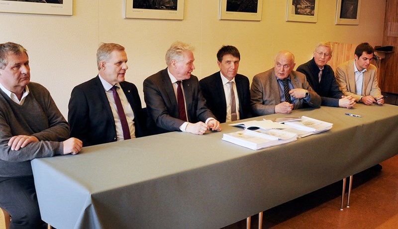 Skrifað undir samning um Dýrafjarðargöng