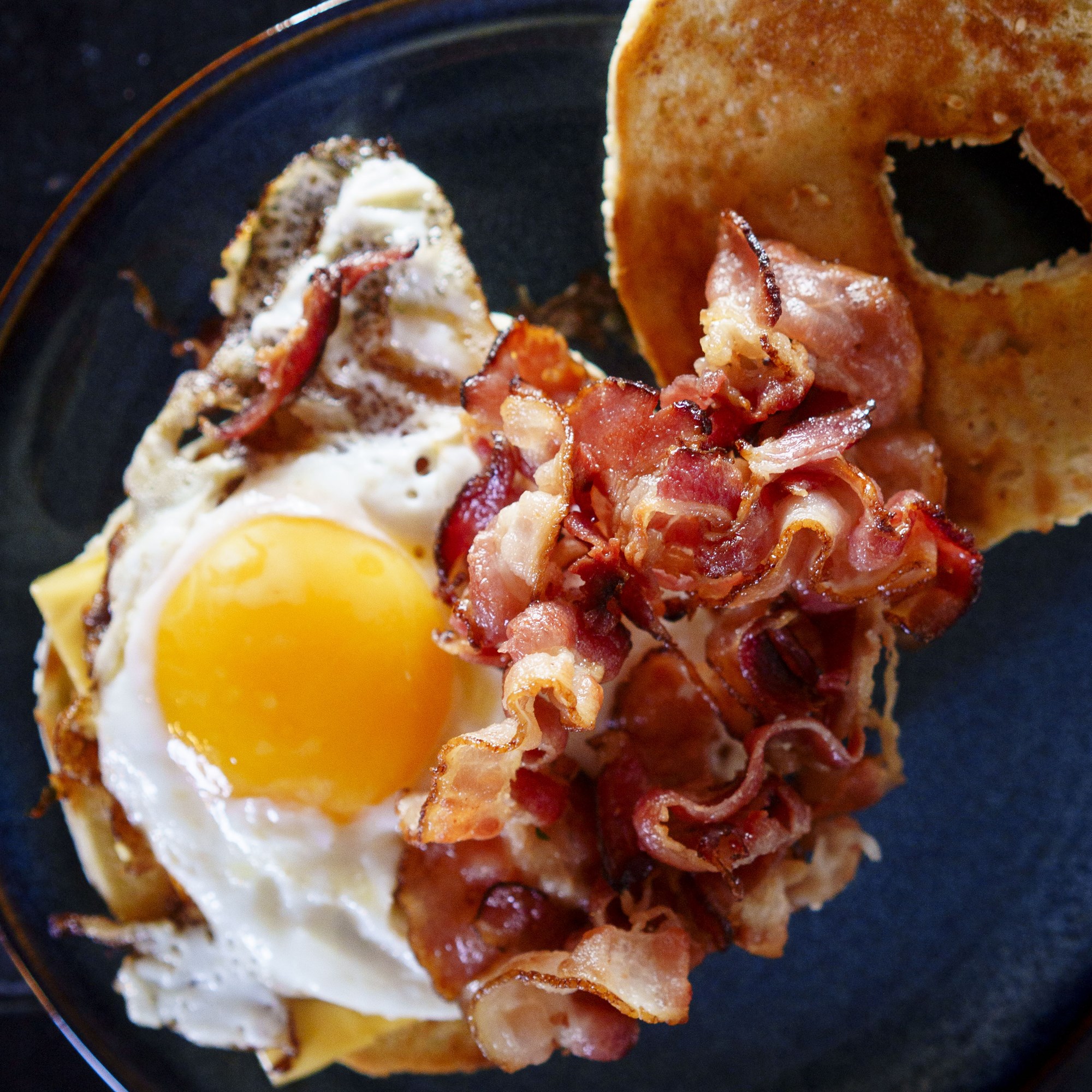 Kjörbúðarbeikon og tvenns konar egg