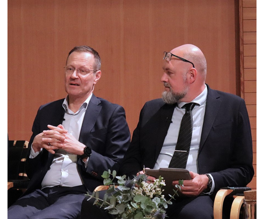 Janne Känkänen, hagfræðingur og forstjóri finnsku Neyðarbirgðastofnunarinnar, t.v., og Rasmus Dahlberg sagnfræðingur veltu upp stöðu Norðurlandanna hvað varðar viðbúnað og viðnámsþrótt samfélaga.