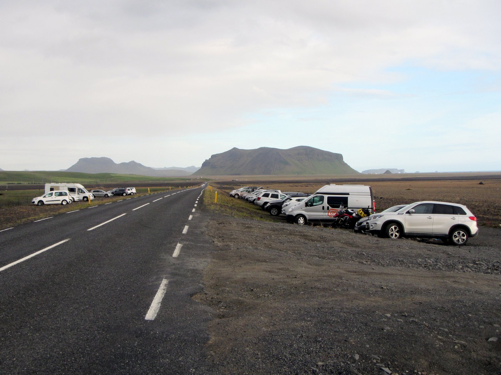 Kindur valsa um þjóðveginn með tilheyrandi hættu