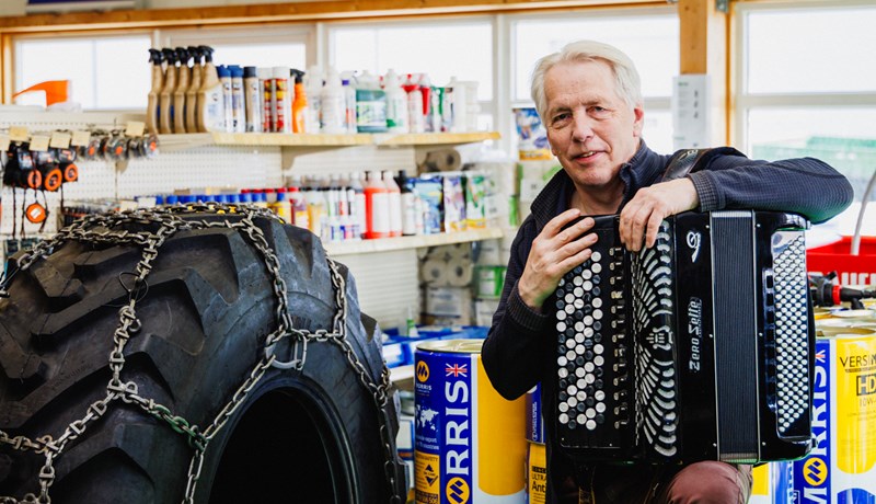 Selur harmónikur og landbúnaðartæki