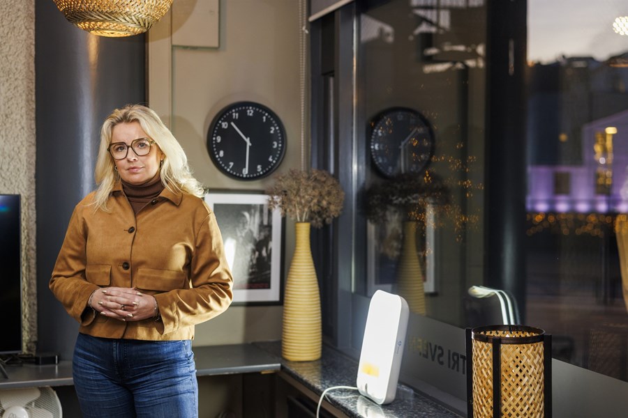 Erla Björnsdóttir sálfræðingur er ábyrgðarmaður undirskriftalista þar sem kallað er eftir því að klukkunni verði seinkað varanlega um 60 mínútur.