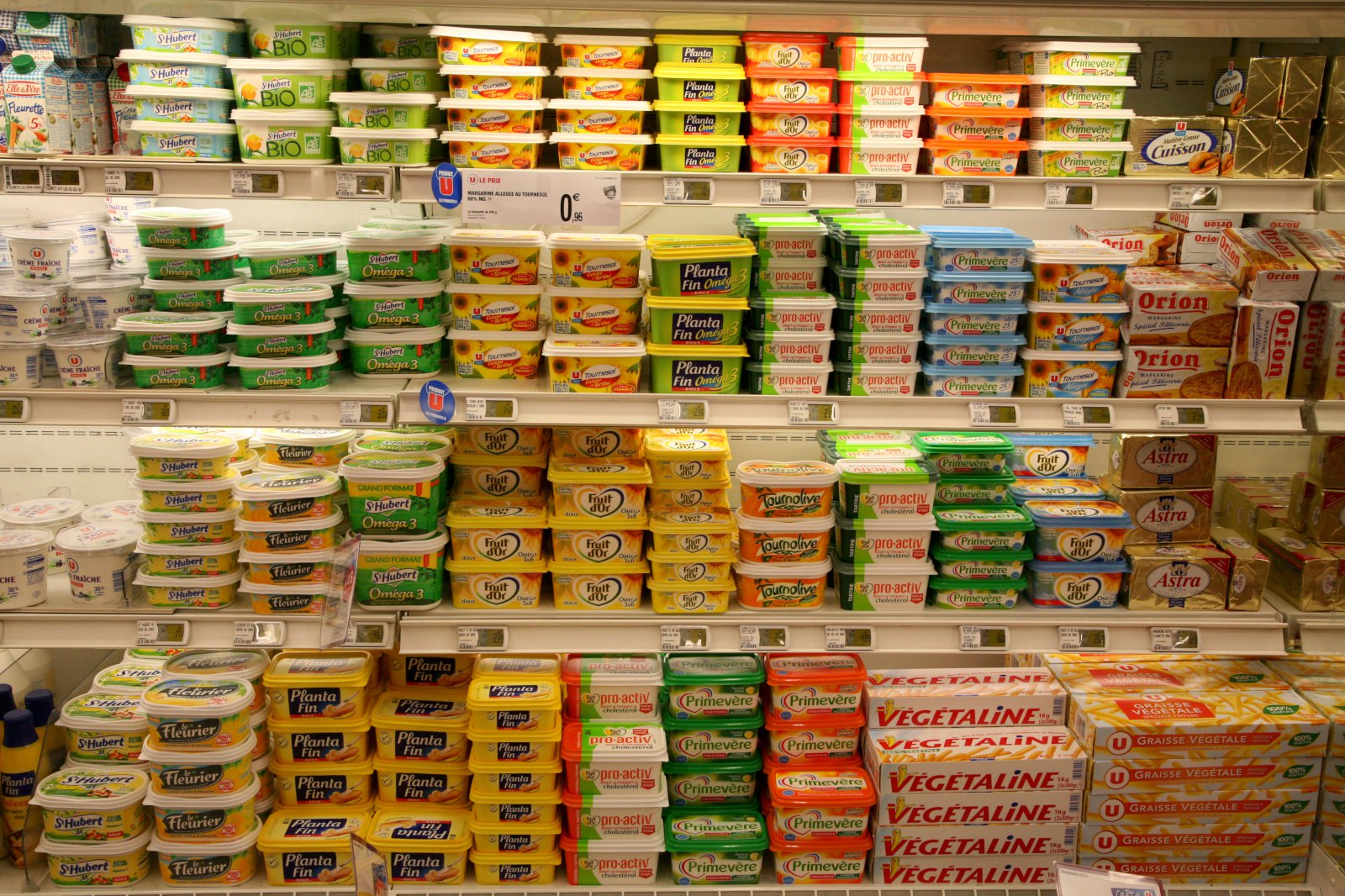 Innflutningsfyrirtæki stefna ríkinu