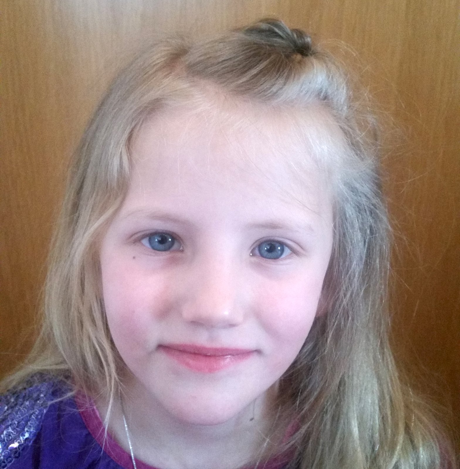 Æfir frjálsar íþróttir og lærir á fiðlu og blokkflautu