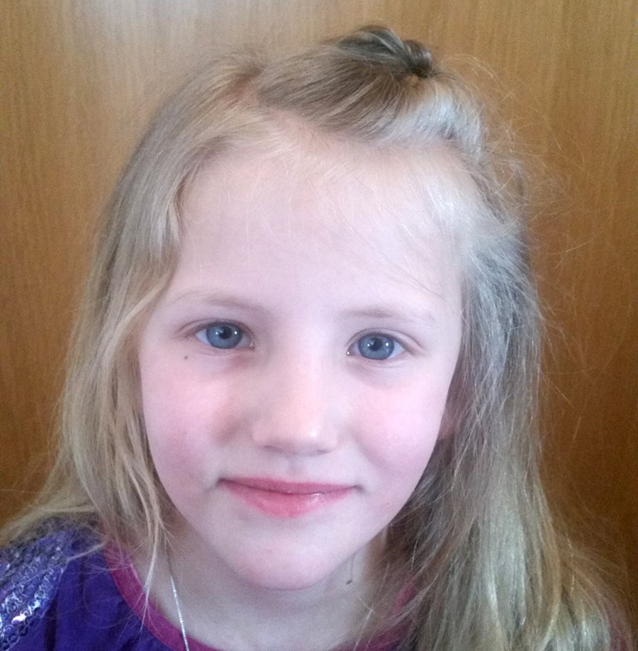 Æfir frjálsar íþróttir og lærir á fiðlu og blokkflautu